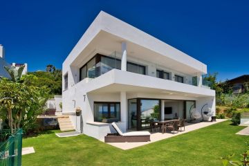https://cdn.resales-online.com/public/tvd64zcaq6/properties/7fc8b5b2ff7911edb6600217bc231ef4/w1200/1-7980e48d732b6fc85c14b43b94d2aa54.jpg?v=1685516881