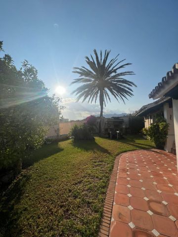 https://cdn.resales-online.com/public/7pcofi1iql/properties/ef9de02cfa1a11edb6600217bc231ef4/w1200/1-7980e48d732b6fc85c14b43b94d2aa54.jpg?v=1685529247