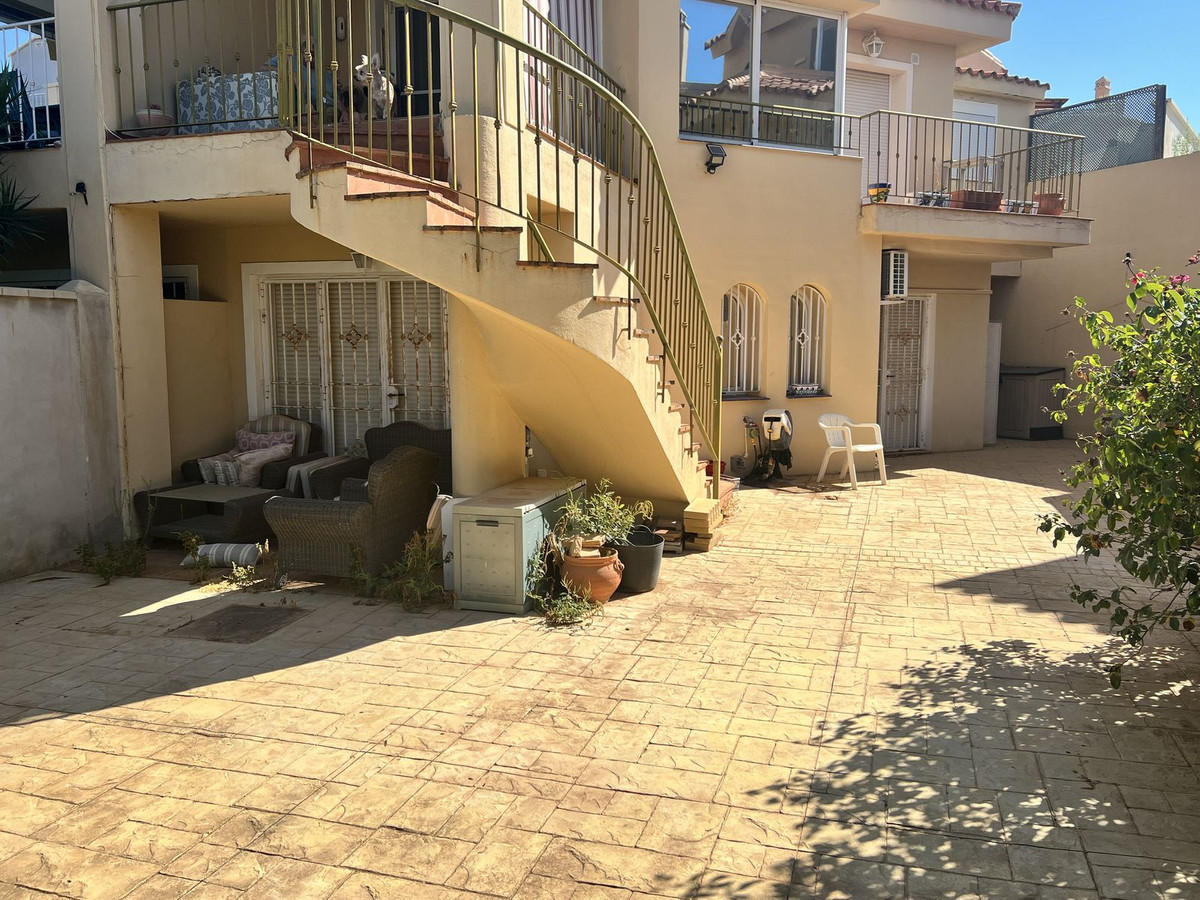 https://cdn.resales-online.com/public/ii0ziy7g4g/properties/67b50f2422ea11eda97d0217bc231ef4/w1200/1-7980e48d732b6fc85c14b43b94d2aa54.jpg?v=1661271148
