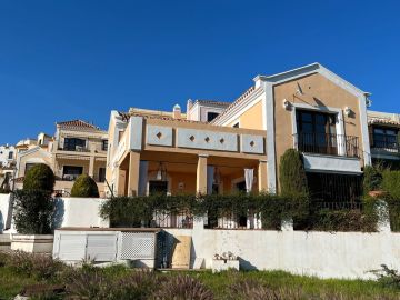 https://cdn.resales-online.com/public/mfa4l15m29/properties/025dc646c70c11ed84bd0217bc231ef4/w1200/1-7980e48d732b6fc85c14b43b94d2aa54.jpg?v=1680101433