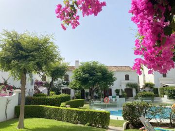https://cdn.resales-online.com/public/ps30oxofyd/properties/e15952e51f3111eea7b50217bc231ef4/w1200/1-7980e48d732b6fc85c14b43b94d2aa54.jpg?v=1689004768