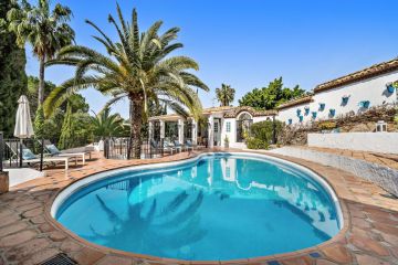 https://cdn.resales-online.com/public/y2bix7xo8m/properties/c6fa865d149111eba13006b3c6b82ba8/w1200/1-7980e48d732b6fc85c14b43b94d2aa54.jpg?v=1683807119